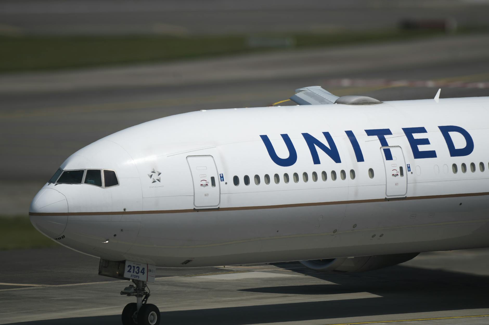 Image related to FAA Investigates United Airlines Near-Miss With Military Helicopter